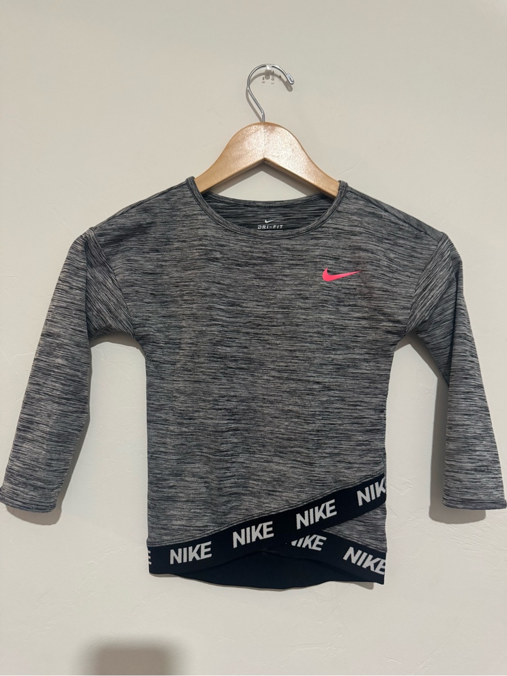 Girls Toddler Nike Top Size 4T Gray Long Sleeve Logo Spell Out Pink Black